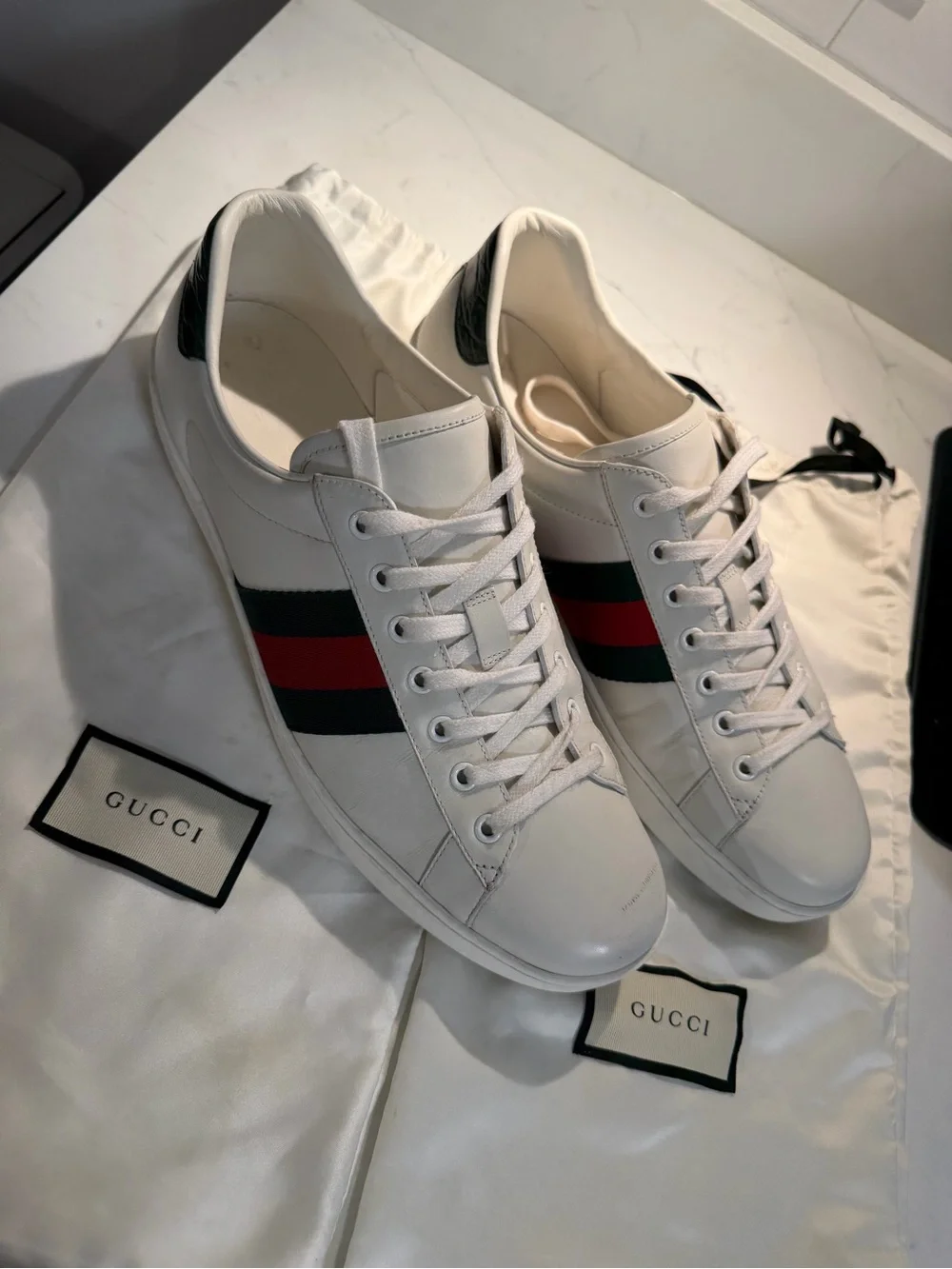 Gucci White Leather Low-Top Sneakers with Green & Red Web Stripe